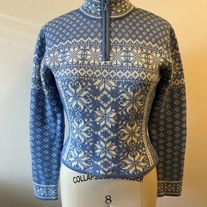 Obermeyer Blue and White Crew Neck Sweater